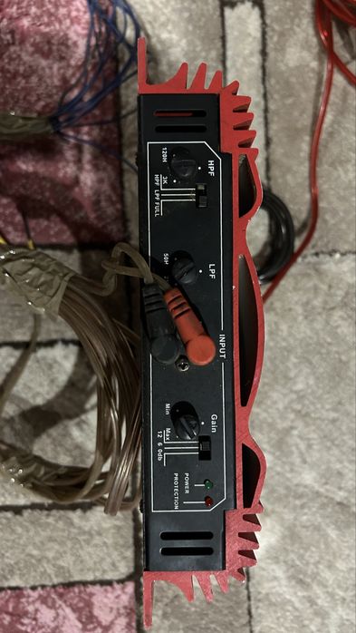 Subwoofer jbl si amplificator 1000w aproape noi