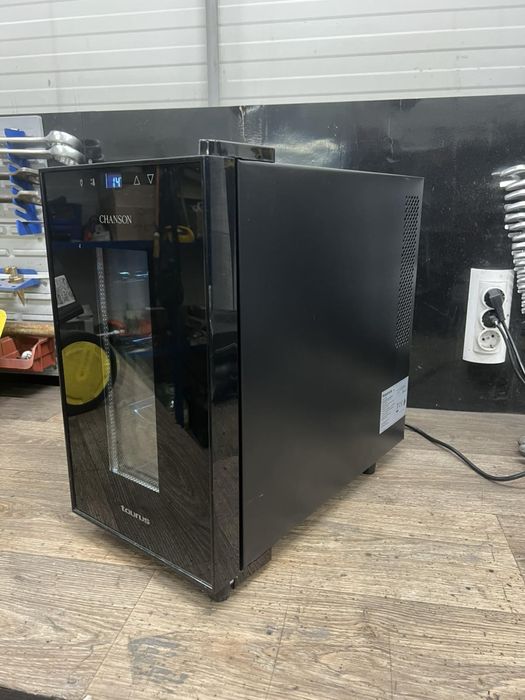 Мини хладилник за изстудяване на бутилки