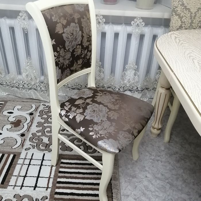 Продам стол раздвижной для гостевой