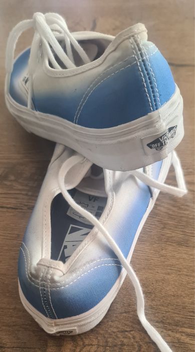 Tenisi Vans noi si nepurtati