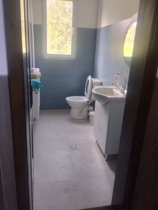 Închiriez spatii hală