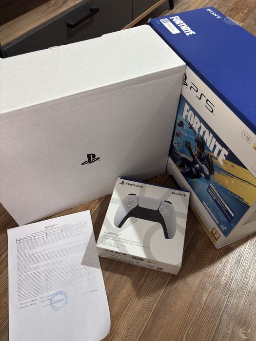 Продам пс 5слим 1тб + 2 джойстика