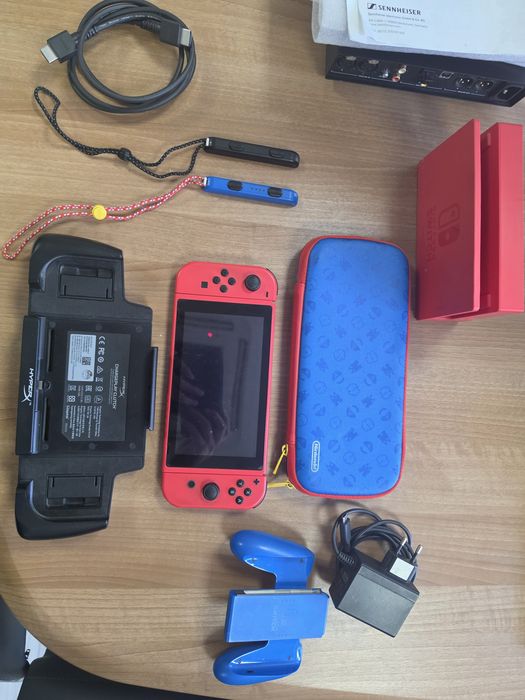 Nintendo Switch Mario Edition + аксессуары