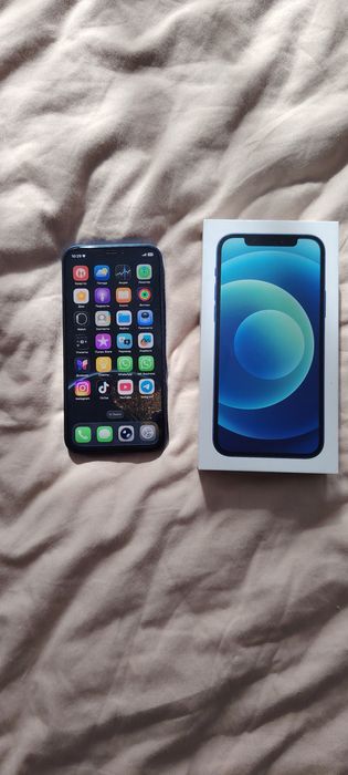 Продам айфон 12 в отличном состоянии