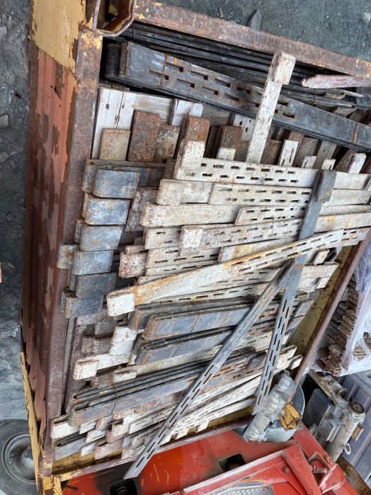 Inchiriez Popi Metalici Schela Metalica Cravate