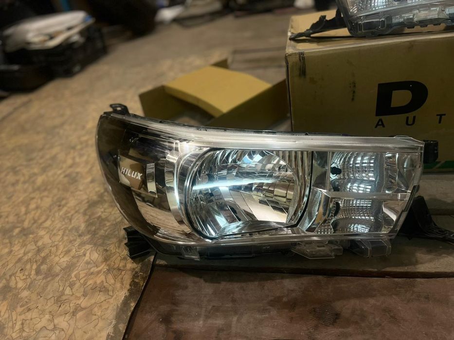 Фара на тойоту пикап