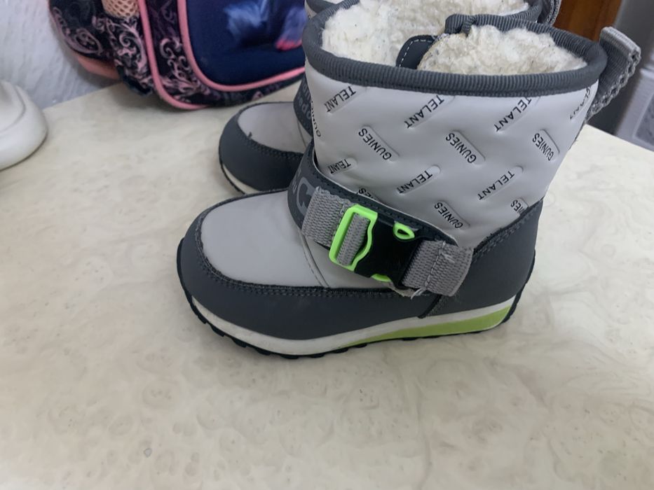 Отдам бесплатно детскую обувь