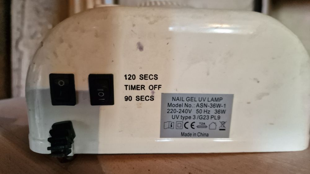 Продам лампу для маникюра.