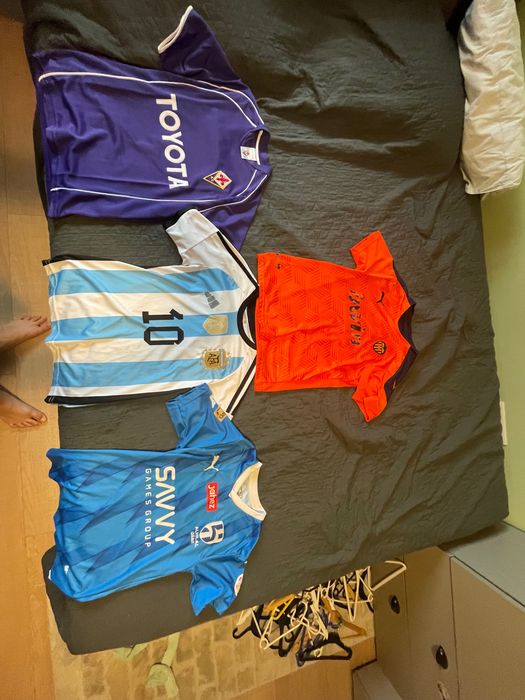 Tricouri de fotbal diverse