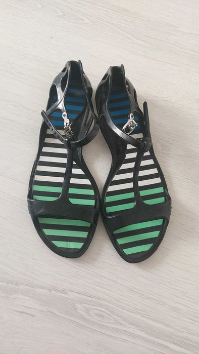 Продам сандали резиновые