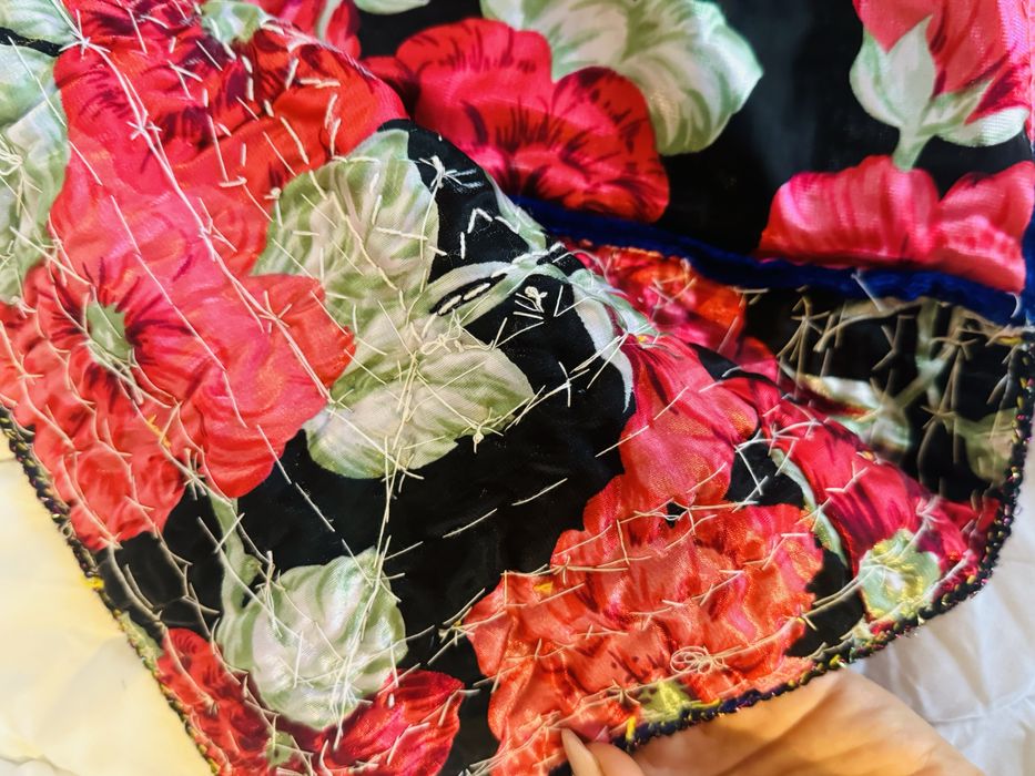 Елек носия ръчно везана