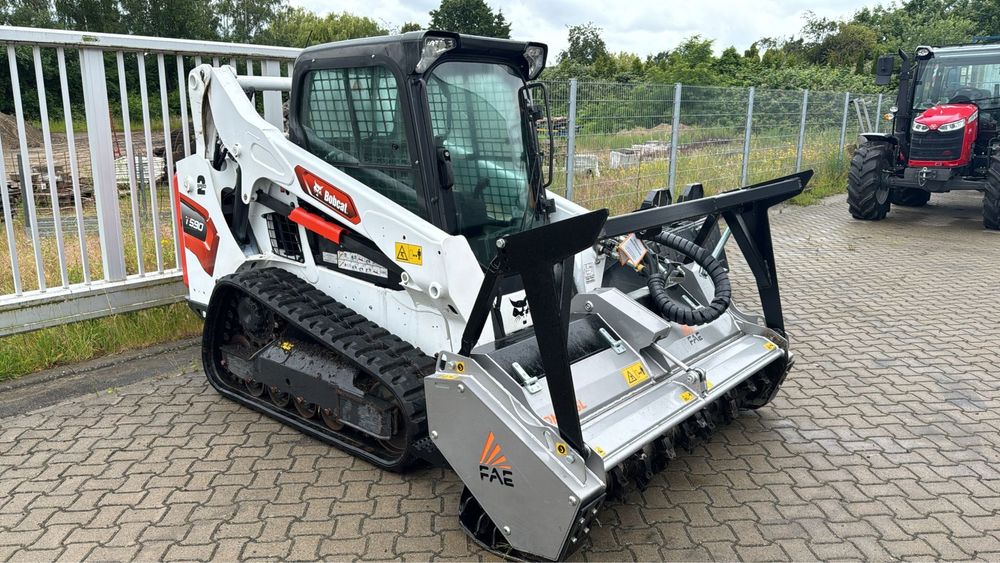 Почистване на дворове и терени с горски мулчер