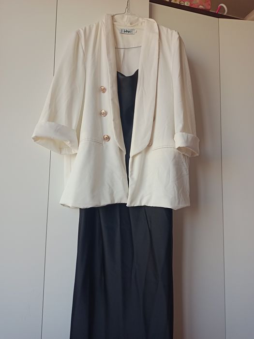 Красный платье и двойка