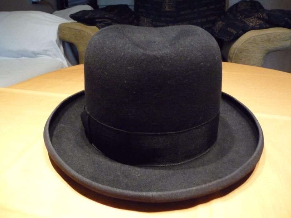 Шапка модел Homburger