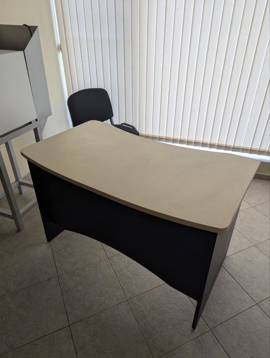 Офис мебели — пълно обзавеждане, отлично състояние