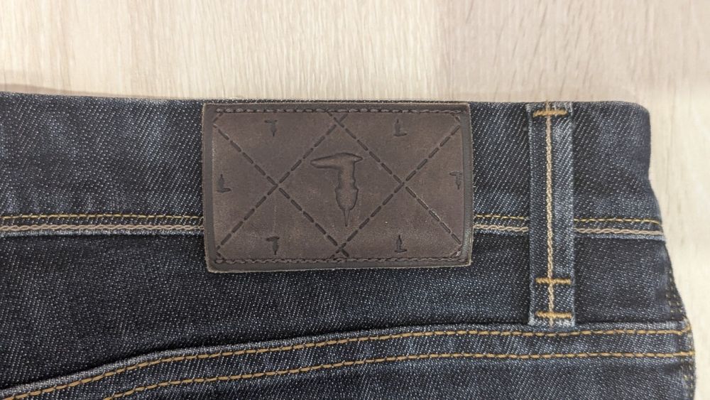 Джинсы Trussardi size 31
