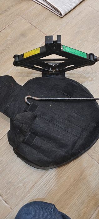 Домкрат для машины