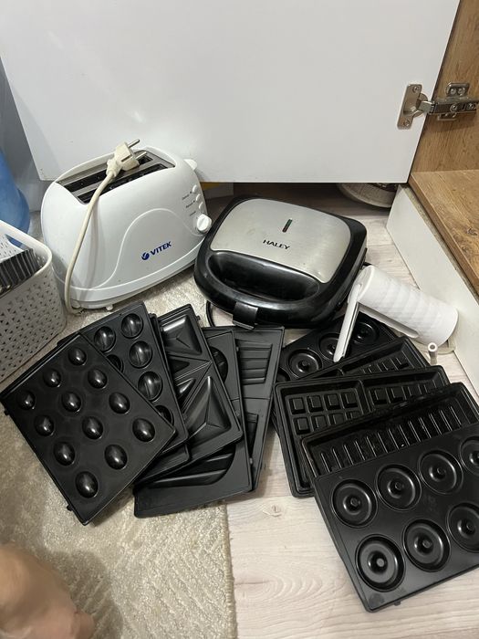 Вафельница с несколькими насадками и тостер