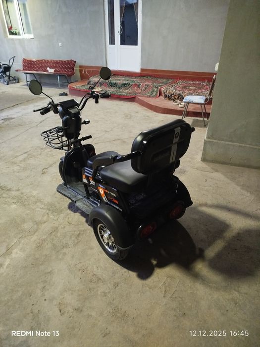 Продам трицыкл скутер