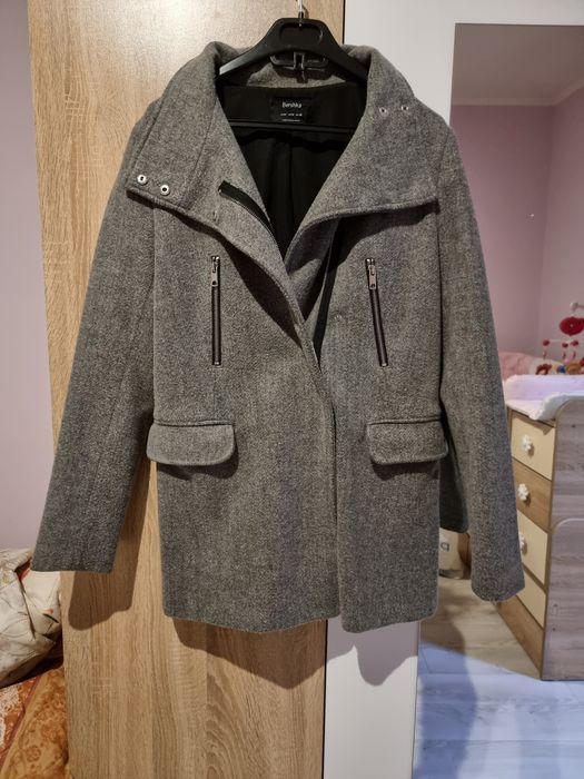Сиво палто Bershka