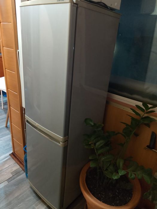 Продам холодильник