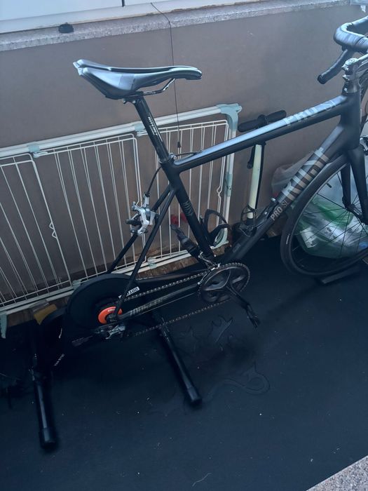 Home trainer Van Rysel D100 cu Zwift Cog