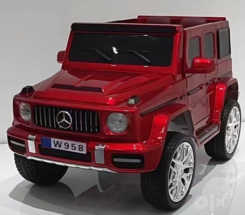 Детский автомобиль  Mercedes-Benz  оснащен мощным двигателем