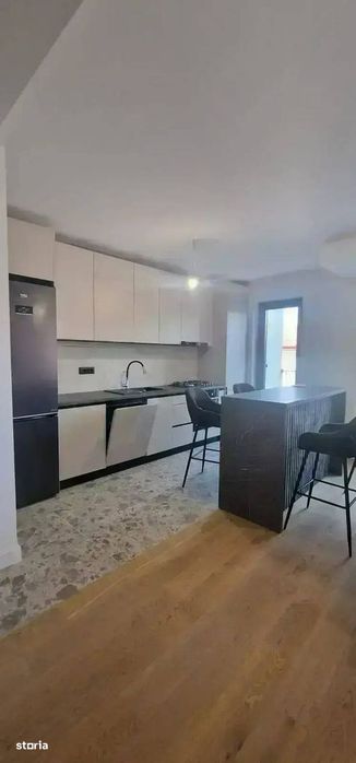 Studio luminos, bine compartimentat – Zona Marriott