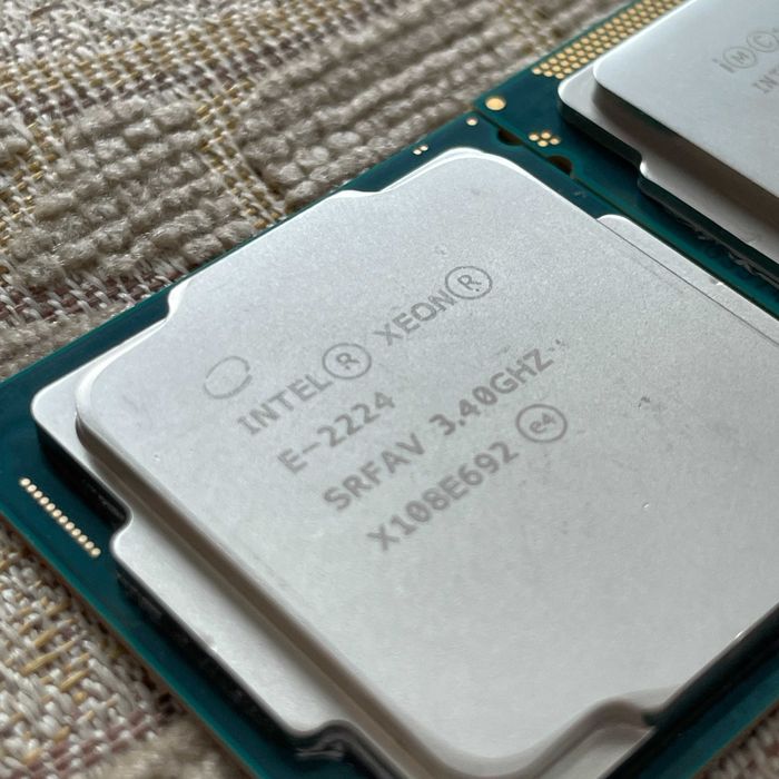 Процессор Intel Xeon E-2224