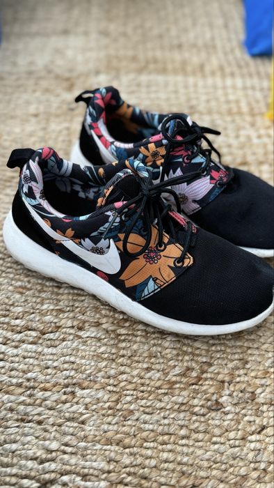 Sneakers adidsi desebiti Nike