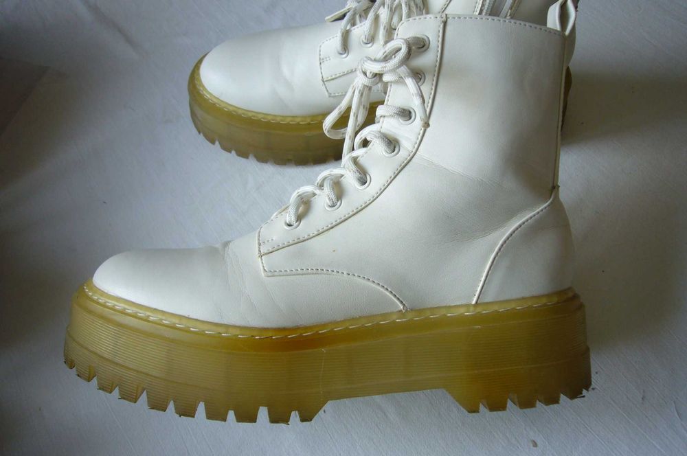 Бели кубинки, боти с платформа, връзки и цип