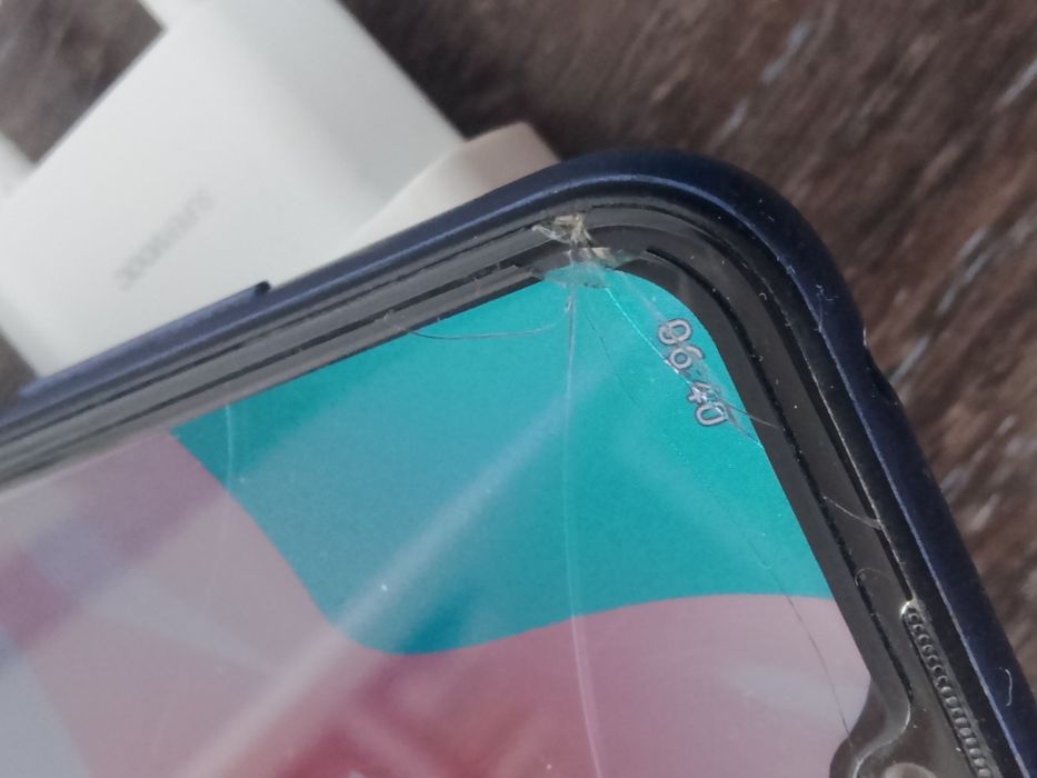 Продам Samsung a01.