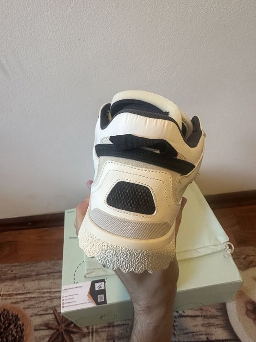 OFF-WHITE Sponge Mid Top White Black
