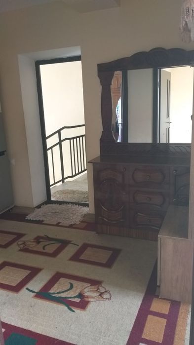 Yashash xonadoni sotiladi narxini kelishamiz