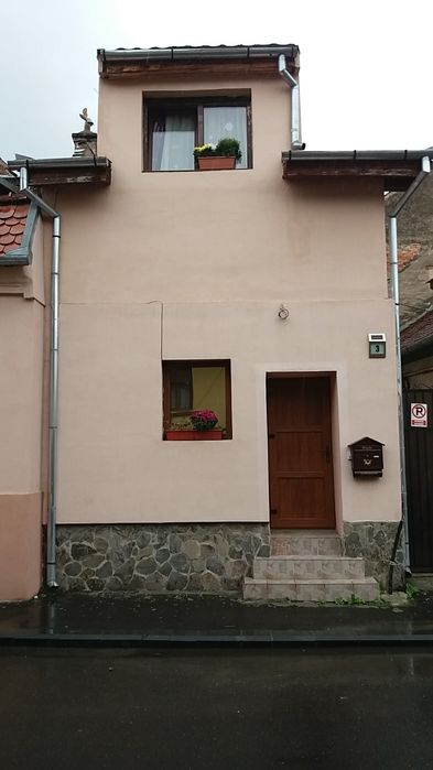 Ofer spre închiriere garsoniera la casa  in centru Sibiu