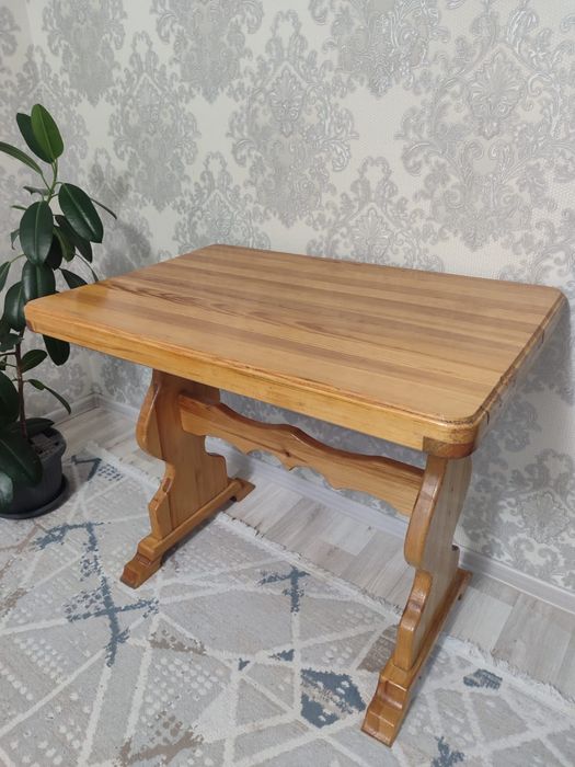 Продам качественный стол
