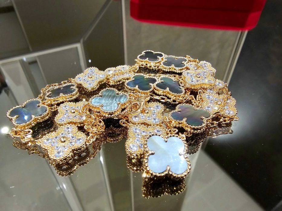 Van Cleef & Arpels VCA Rose 20 Motifs Diamond Grey Alhambra Колие