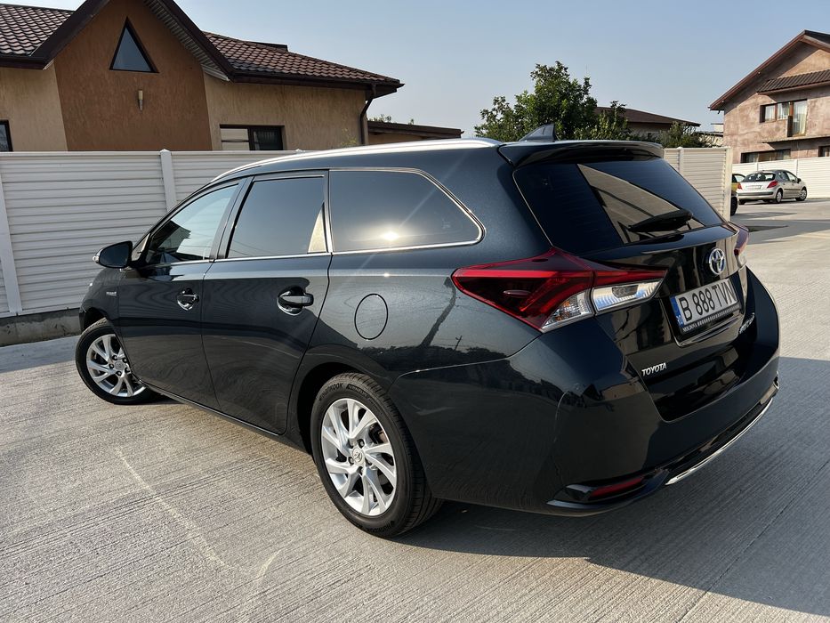 Toyota auris 2015 1.8 hybrid