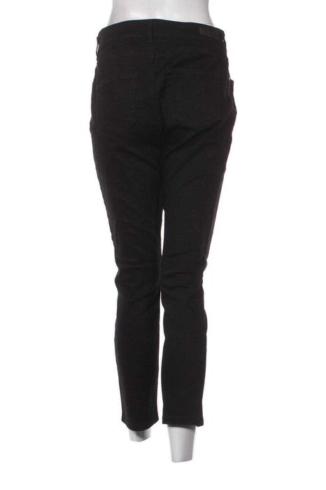 Дамски черни дънки - М размер