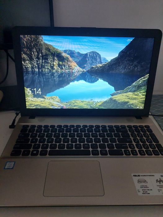 Laptop ASUS i3 – ideal pentru școală, Office și internet”
