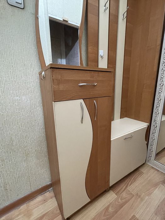 Продам мебель в Прихожую