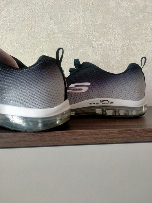 Скетчерсы женские