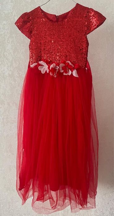 Нарядные  платье детское 7-9лет