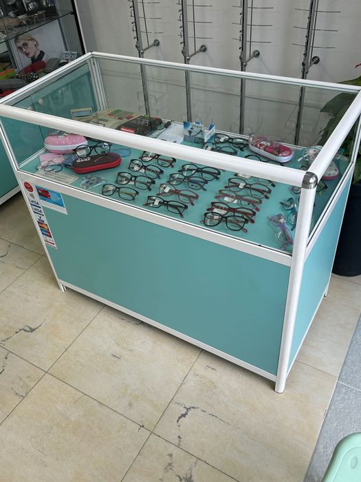 Витрини за магазин оптика , аптека и др.