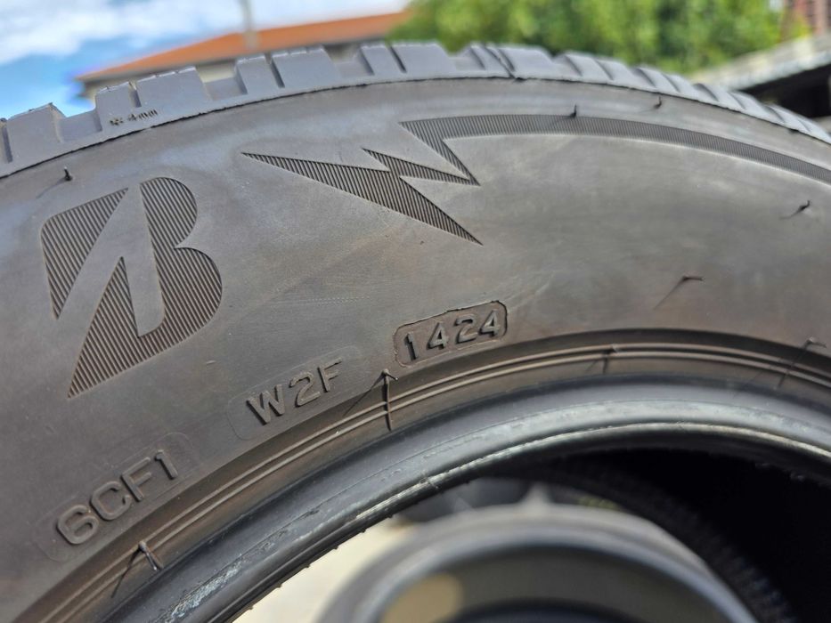 2бр Зимни гуми 215 60 16 - Bridgestone - DOT 2024