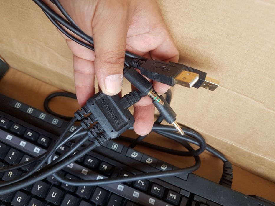 Продам геймерскую клавиатуру Steelseries Shift