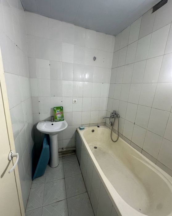 Чиланзар 2.  Ор школа.  1/2/4 панель. Средняя