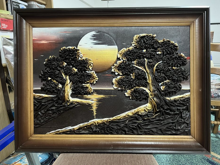 Картины из кожи в рамке