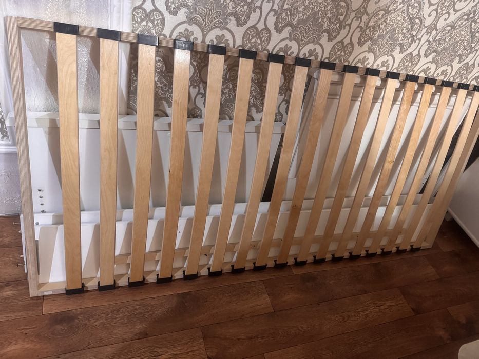 Продается кровать и комод