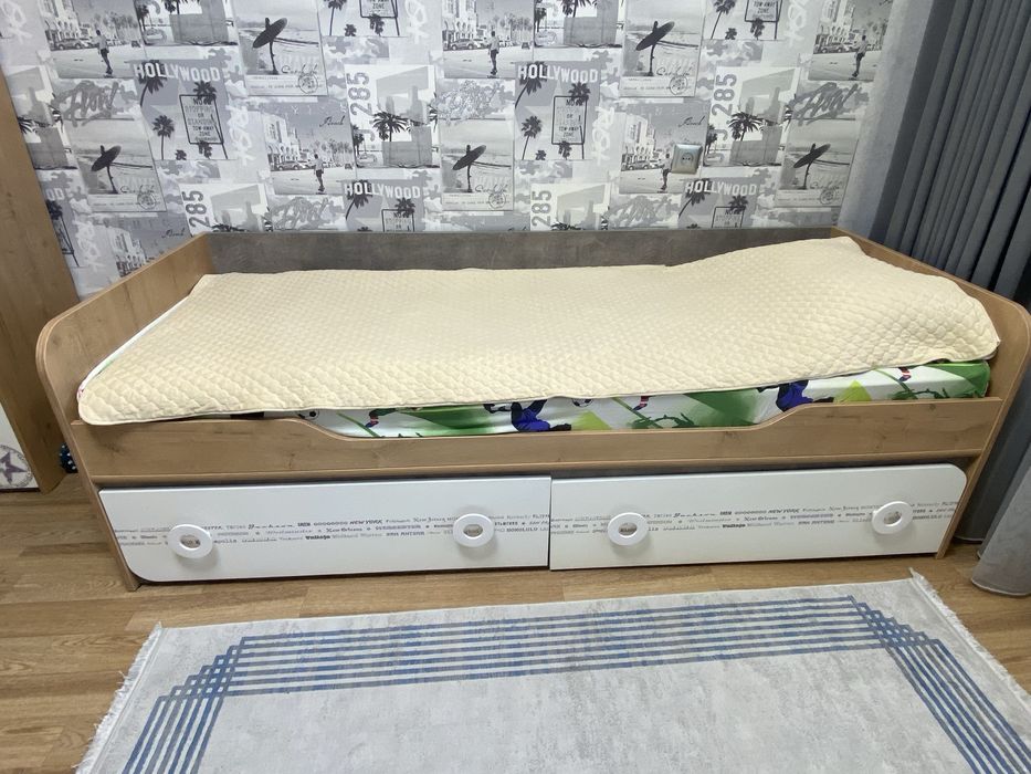 Продаеться подрастковая мебель Росс производства